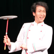 まさやん（ジャグリング：皿回し師）