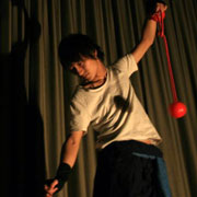 HIRO（ジャグリング：ポイ）